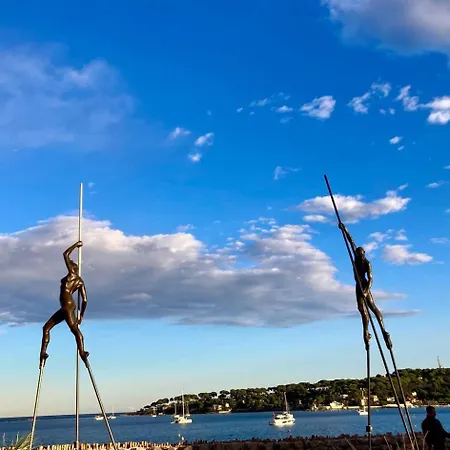 T1 A Antibes